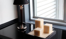 Centro De Mesa Con Base De Madera Cuadrado Chico 3 Velas Cuadradas