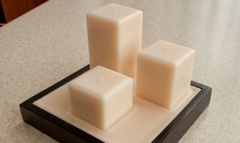 Centro De Mesa Con Base De Madera Cuadrado Chico 3 Velas Cuadradas